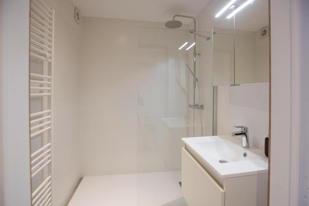 Luxury Apartment With Free Parking ออสเทนด์ ภายนอก รูปภาพ